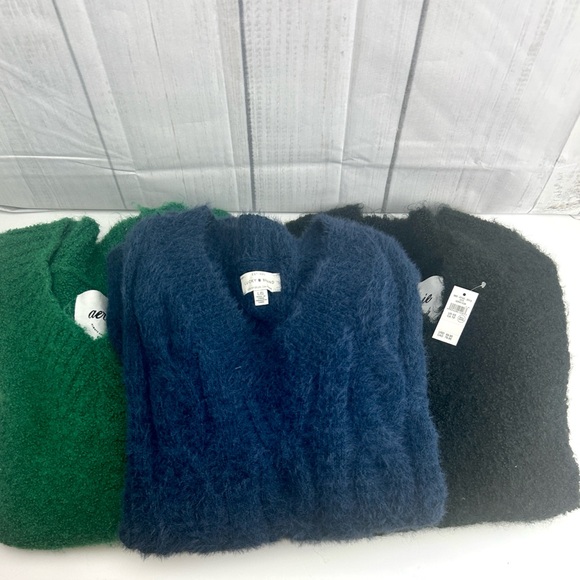 Aerie Sweater Bundle Cozy Green, Black NWT and Navy V- Neck Size Small - Picture 4 of 5